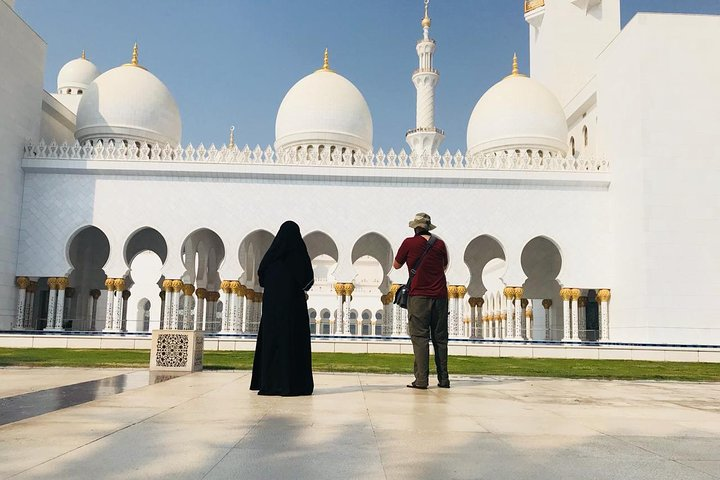 Experience the stunning Islamic architecture of Abu Dhabi where every corner reflects rich culture and history inviting exploration and appreciation of this unique destination.